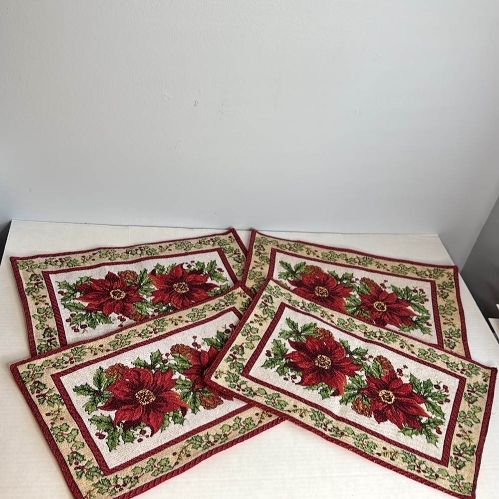PLACEMATS POINSETTIAS (SET OF 4) WITH POINSETTIAS NAPKIN RINGS (4) - Picture 3 of 6